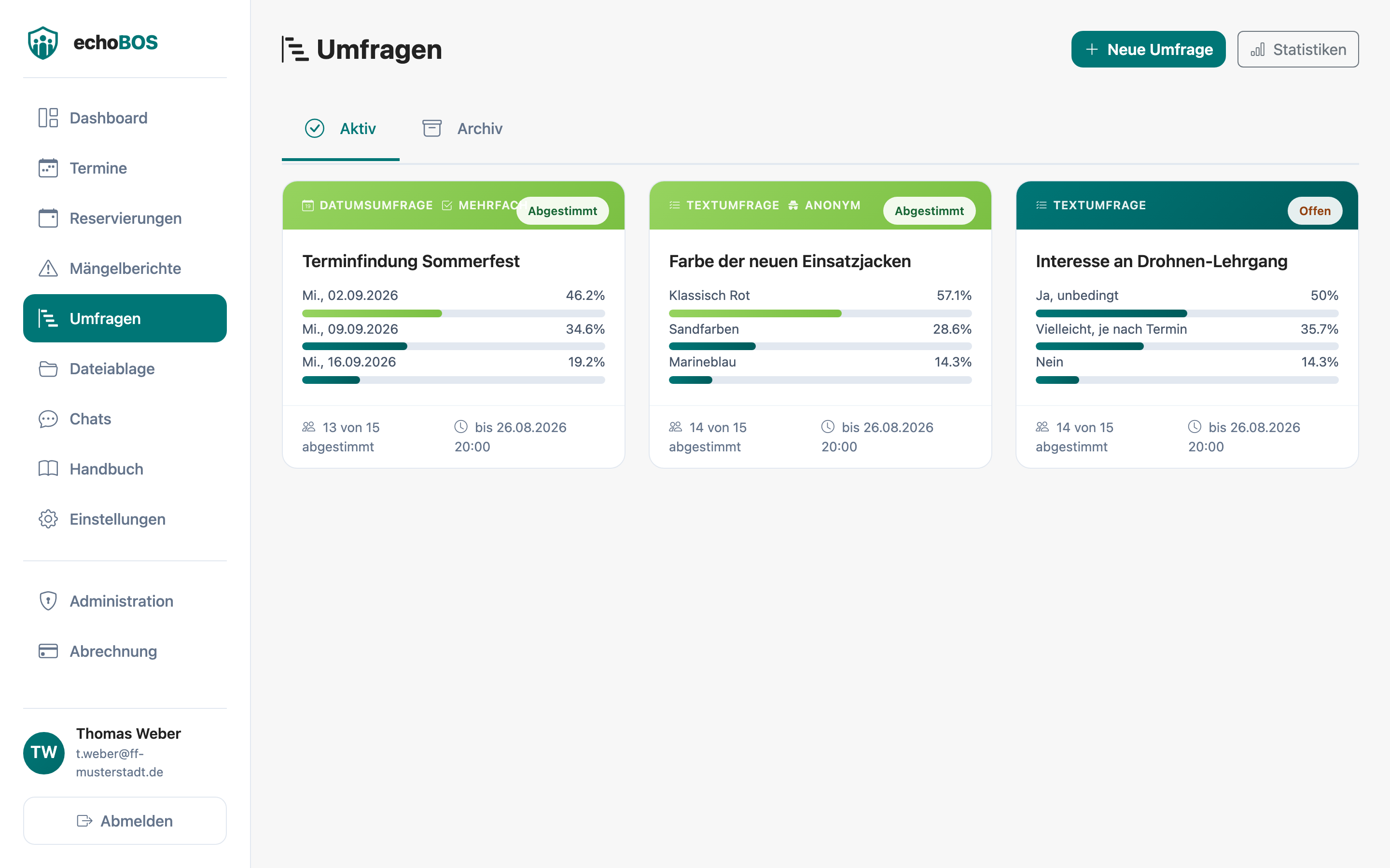 Web-Ansicht -- Umfrage-Übersicht mit aktiven und abgeschlossenen Umfragen